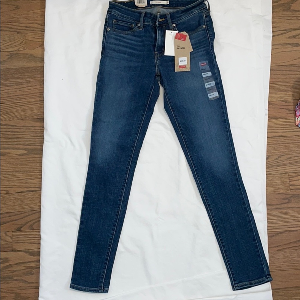 Levi 711 skinny jeans
